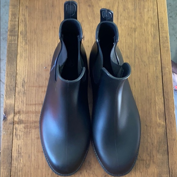 Shoes - Womans Black rainboots size 6